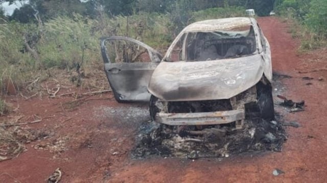 Violento asalto a un remisero en Puerto Esperanza: encontraron el vehículo incendiado.