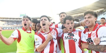 Instituto es puro festejo. Ganó el clásico ante Talleres y jugará octavos de final.