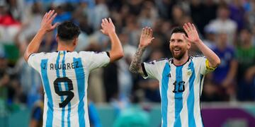 Julián Álvarez y Lionel Messi formaron una gran dupla de ataque en la Copa del Mundo, (AP)