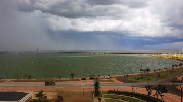 Costanera de Posadas y Río Paraná