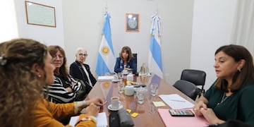 La ministra Montaldo recibió a representantes del ámbito académico para avanzar en una propuesta educativa con fuerte enfoque territorial.