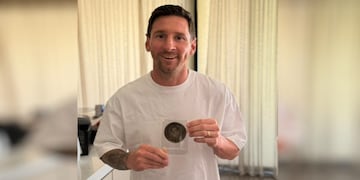 Lionel Messi recibió su medalla del Tricentenario de Rosario.