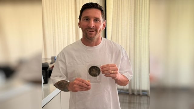 Lionel Messi recibió su medalla del Tricentenario de Rosario.