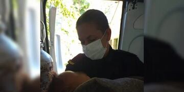 Policía reanimó a un bebé que se había ahogado en un balde de agua en Candelaria.