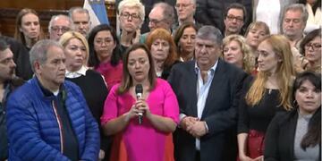 La diputada por Jujuy Leila Chaher, junto a demás legisladores del Frente de Todos, repudió el ataque sufrido por la vicepresidenta Cristina Fernández de Kirchner.