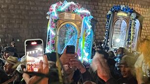 La bajada de la imagen de la "Mamita del Cerro" de Punta Corral hacia la parroquia Nuestra Señora de los Dolores, de Tumbaya, culminó en horas de la noche del domingo.