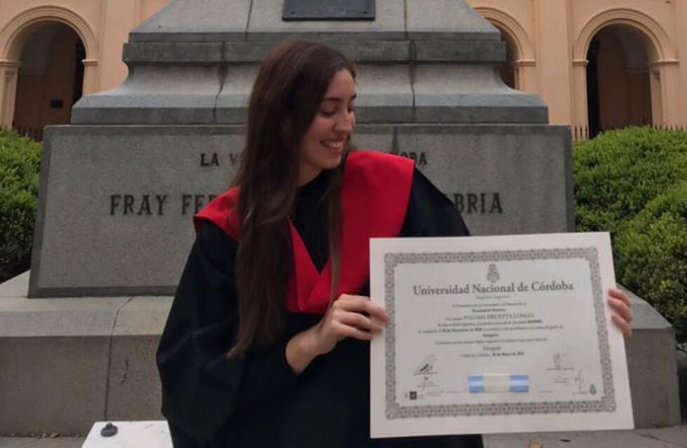 La hipoacusia no fue obstáculo para graduarse en la Universidad Nacional de Córdoba