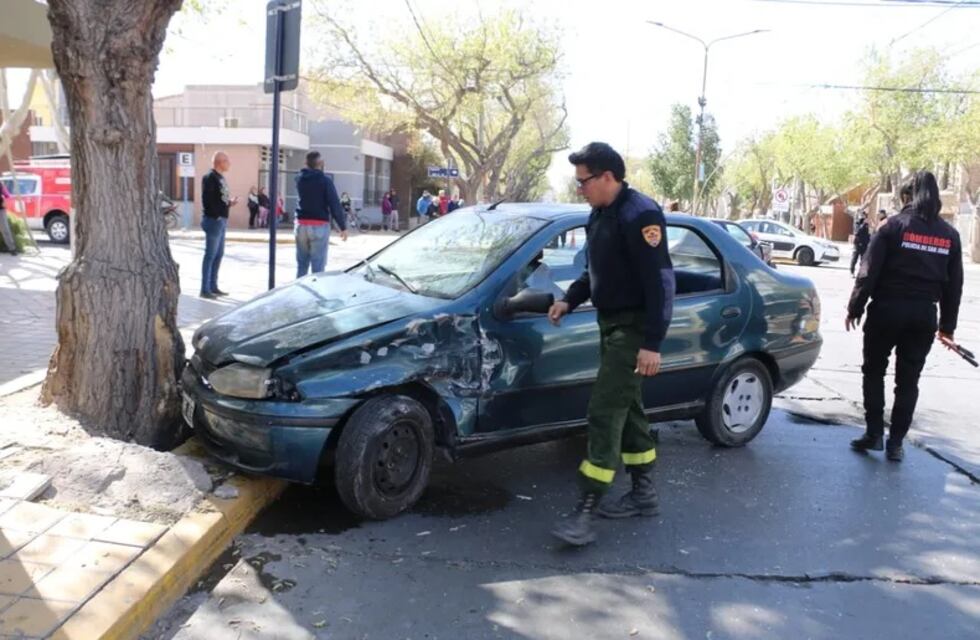 Tragedia en San Juan: una joven embarazada murió en un choque y el bebé pelea por su vida