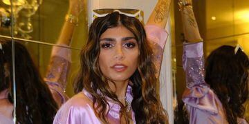 Mia Khalifa demostró que el rosa es su color con un look deportivo.