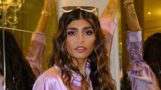 Mia Khalifa demostró que el rosa es su color con un look deportivo.