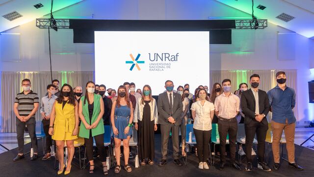Los primeros 42 profesionales que recibieron su título como graduados de la UNRaf