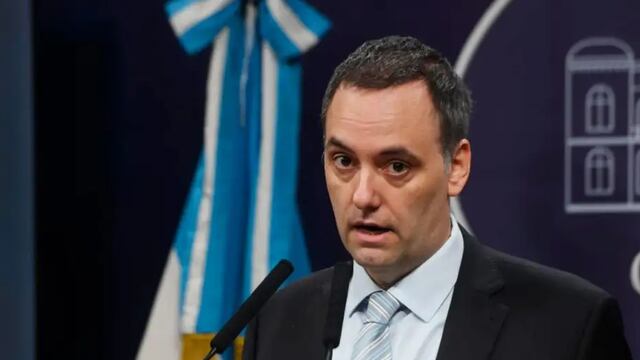 El vocero presidencial Manuel Adorni en conferencia de prensa.