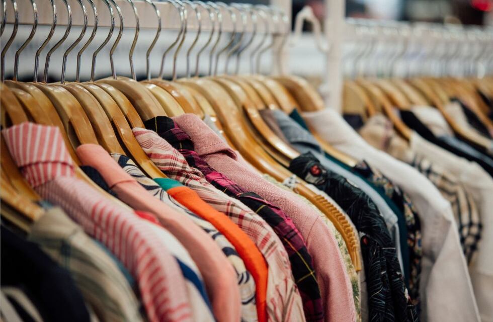 Promociones en remeras desde $719 y con un 50% de descuento: dónde comprar