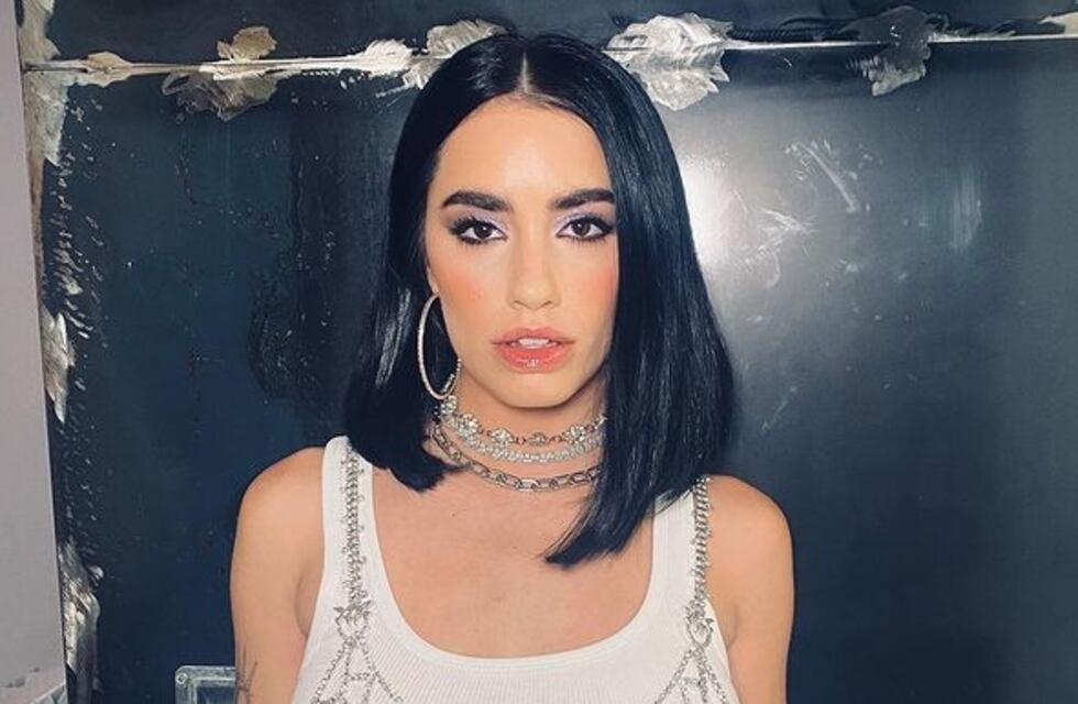 Lali Espósito posó en bikini, se desprendió los jeans y pareció que no llevaba nada debajo