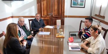 Claudia Cittadino, se reunió con integrantes de la Sociedad Española de Socorros Mutuos de Orense.