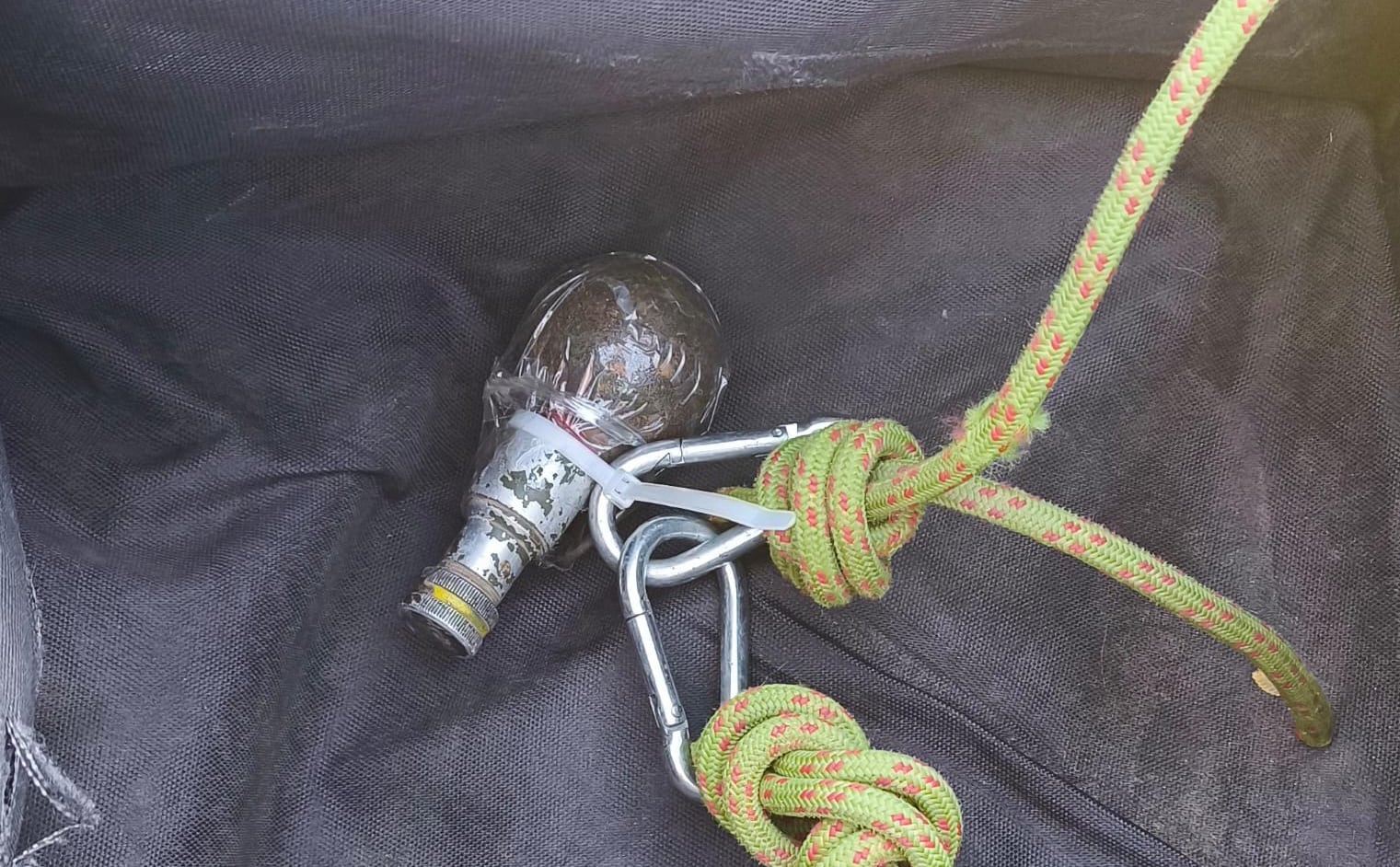 La granada lanzada a un patrullero policial en villa La Lonja, Córdoba.