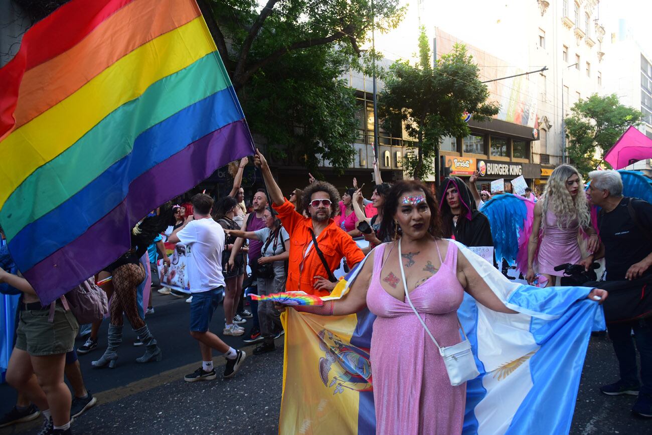 Marcha del Orgullo por las calles de Córdoba.  (Nicolás Bravo / La Voz)