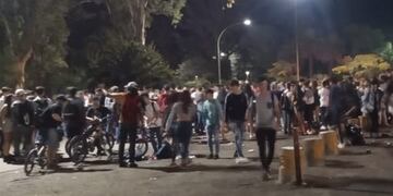 Jóvenes en el Parque de Mayo