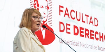 Decana de la Facultad de Derecho, doctora María Cristina Grunauer de Falú