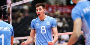 Agustín Loser festeja en la Selección.