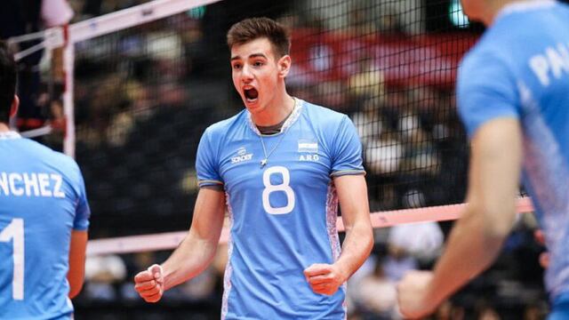 Agustín Loser festeja en la Selección.