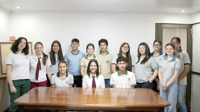 Jóvenes estudiantes de Oberá inician sus trabajos en el Parlamento Estudiantil.