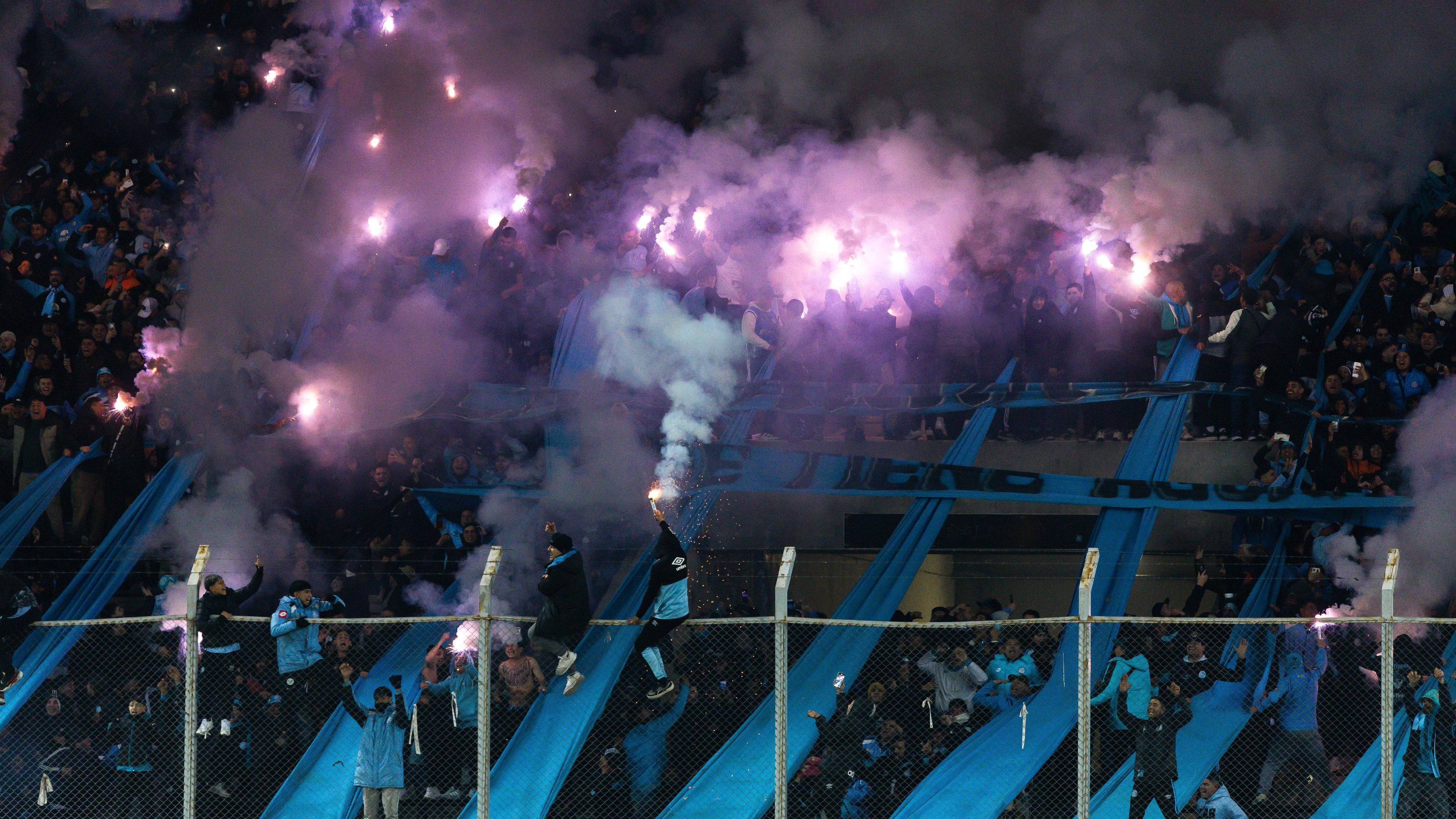 La hinchada de Belgrano en San Luis. (Prensa Belgrano).
