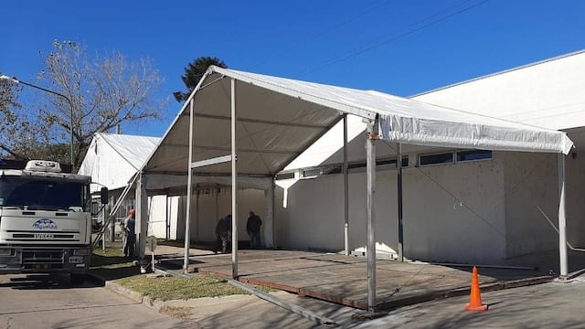 Hospital de campaña para instalar una nueva terapia en Rafaela