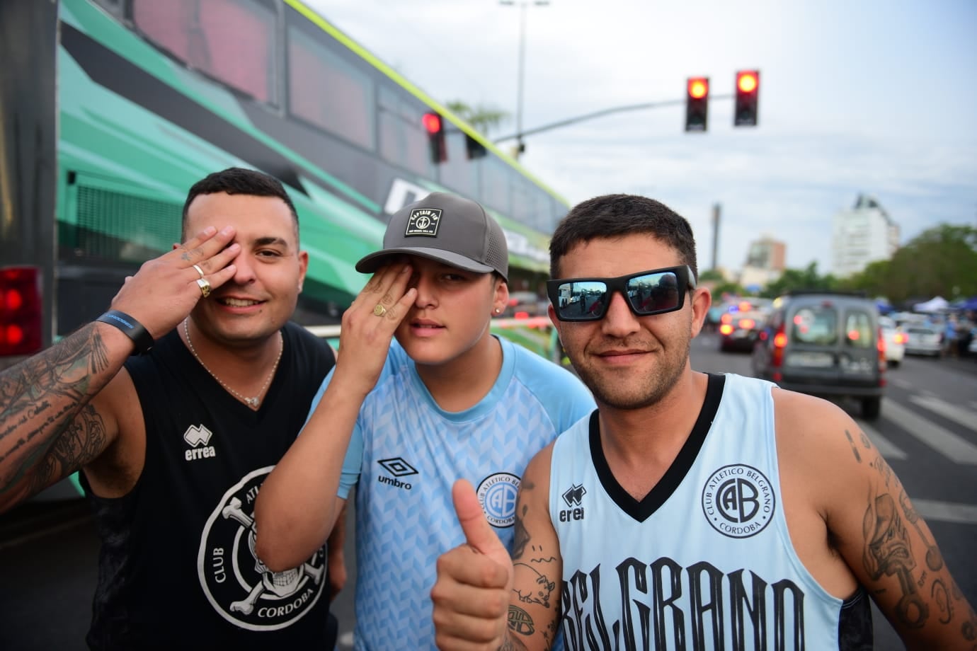 Belgrano: Los hinchas en la previa del partido frente a Argentinos Juniors por una de las semifinales de la Copa Argentina, en Rosario. (José Hernández / La Voz)