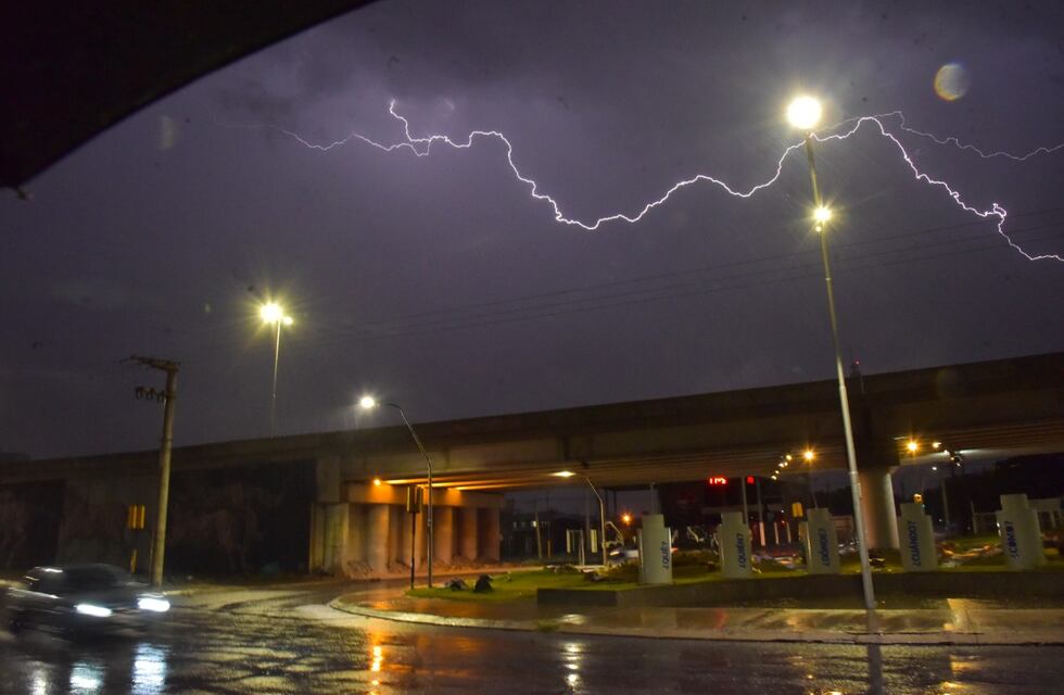 Llegó la tormenta a la ciudad de Córdoba y hay alerta vigente