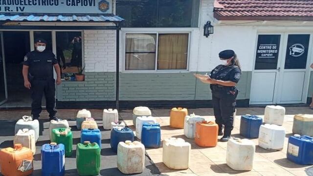 Secuestraron bidones de combustible ilegales en Capioví.