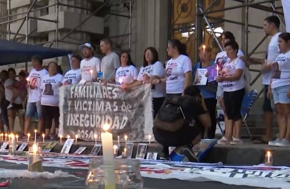 Iluminamos Rosario: acamparon con velas para exigir mayor seguridad