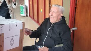 El platense de 102 años que se acercó a las urnas en las P.A.S.O.