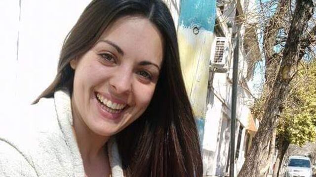 Vecina de Pérez intenta subsanar el daño por la tala de árboles de calle Morelli