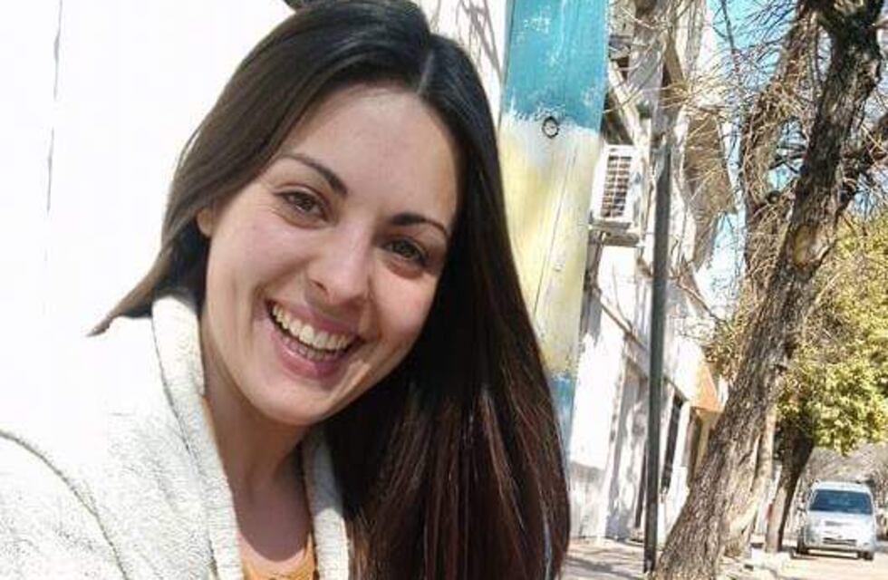 Vecina de Pérez intenta subsanar el daño por la tala de árboles de calle Morelli