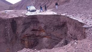 El torrente de agua literalmente devoró la totalidad de la cinta asfáltica en un punto de la Ruta Nacional 52 que va desde Puramarca al Paso de Jama, en el límite con Chile.