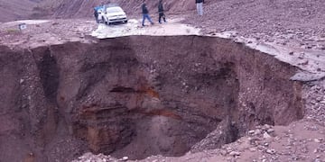 El torrente de agua literalmente devoró la totalidad de la cinta asfáltica en un punto de la Ruta Nacional 52 que va desde Puramarca al Paso de Jama, en el límite con Chile.