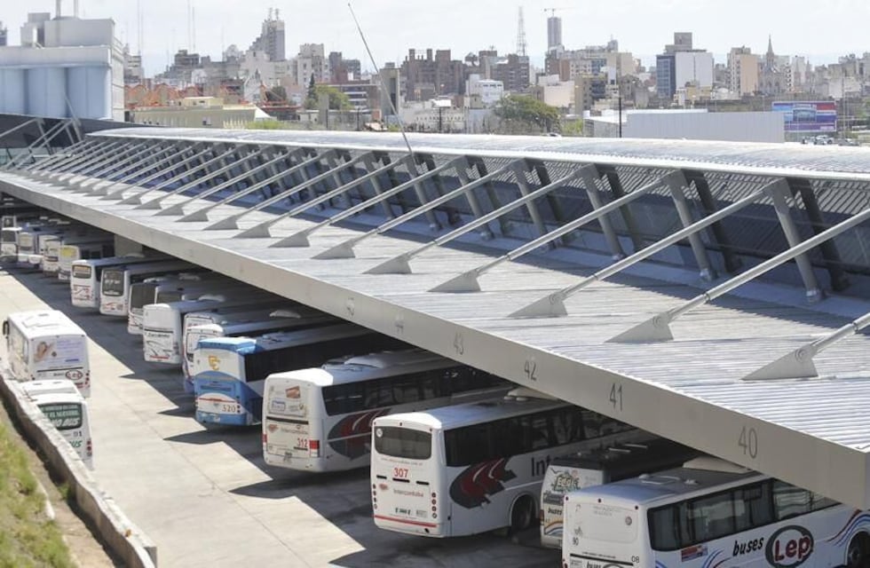 Murió dentro de un colectivo en pleno viaje en Córdoba: lo que se sabe