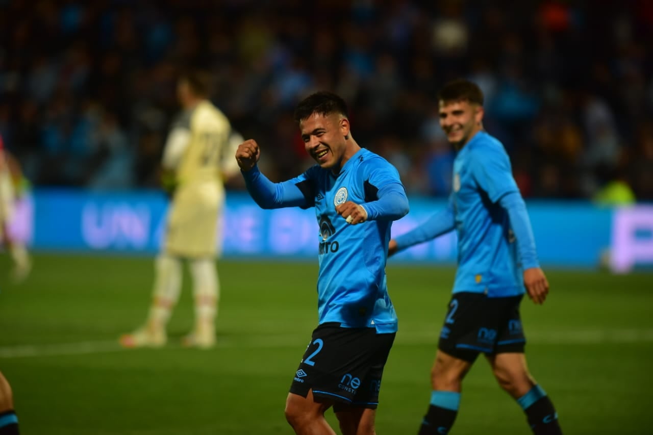 Uvita Fernández marcó el 1-0 de Belgrano ante Estudiantes en Alberdi. (Nicolás Bravo / La Voz)