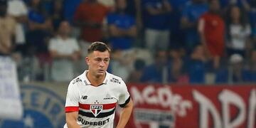 Santiago Longo volvía de Brasil para reintegrarse a Belgrano. Pero no se presentó en el entrenamiento de este lunes (São Paulo).