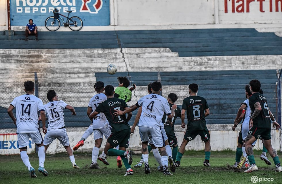El exarquero de Belgrano que habilitó de cabeza para un gol de Argentino Peñarol