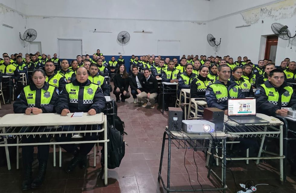 Policías participan del ciclo “Anfitriones Turísticos”