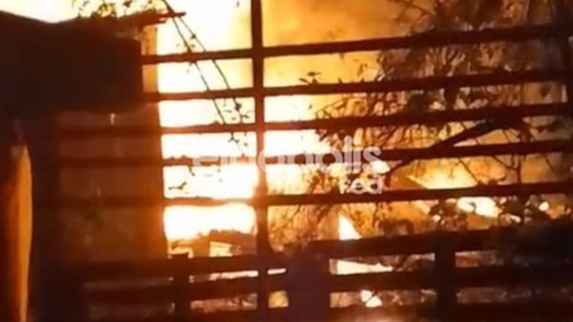 Incendio destruyó una vivienda en Eldorado y dejó a un adulto mayor con lo puesto.