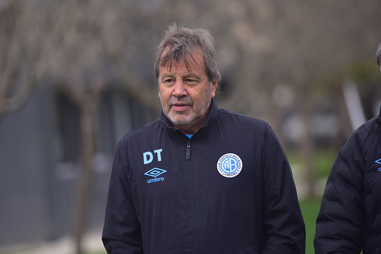 Ricardo Zielinski luego del entrenamiento de Belgrano en Villa EsquiúFoto: Pedro Castillo / La Voz 
