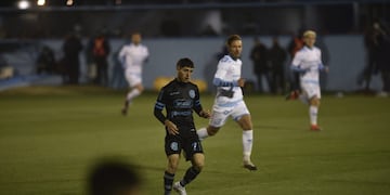 Tras una gran jugada de Juan Barinaga, Ulises Sánchez marcó el segundo gol de Belgrano. (Facundo Luque)
