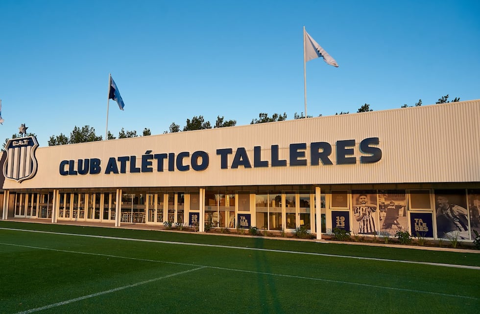Grabaron a un jugador de Talleres en un antiguo auto y abrió un debate