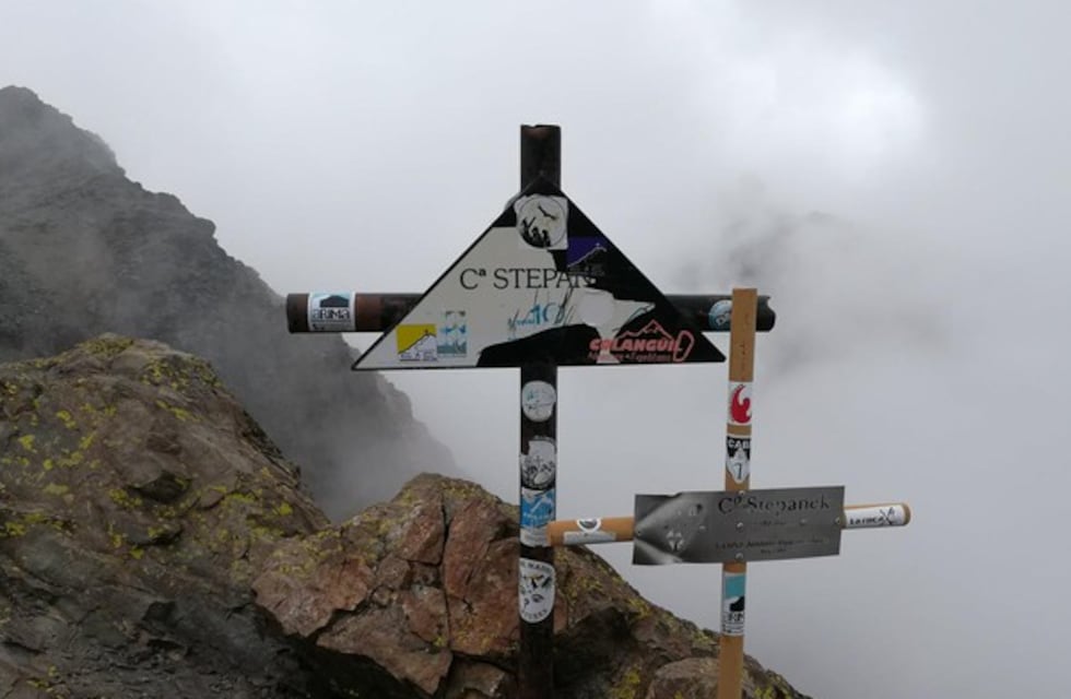 Rescataron a un andinista herido desde un cerro de Potrerillos