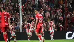 El paragua Juan Franco puso el 1 a 0 para madrugar a Huracán en el Monumental (La Voz)