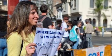 El gremio organizó una manifestación sobre bulevar Oroño en la última medida de fuerza.