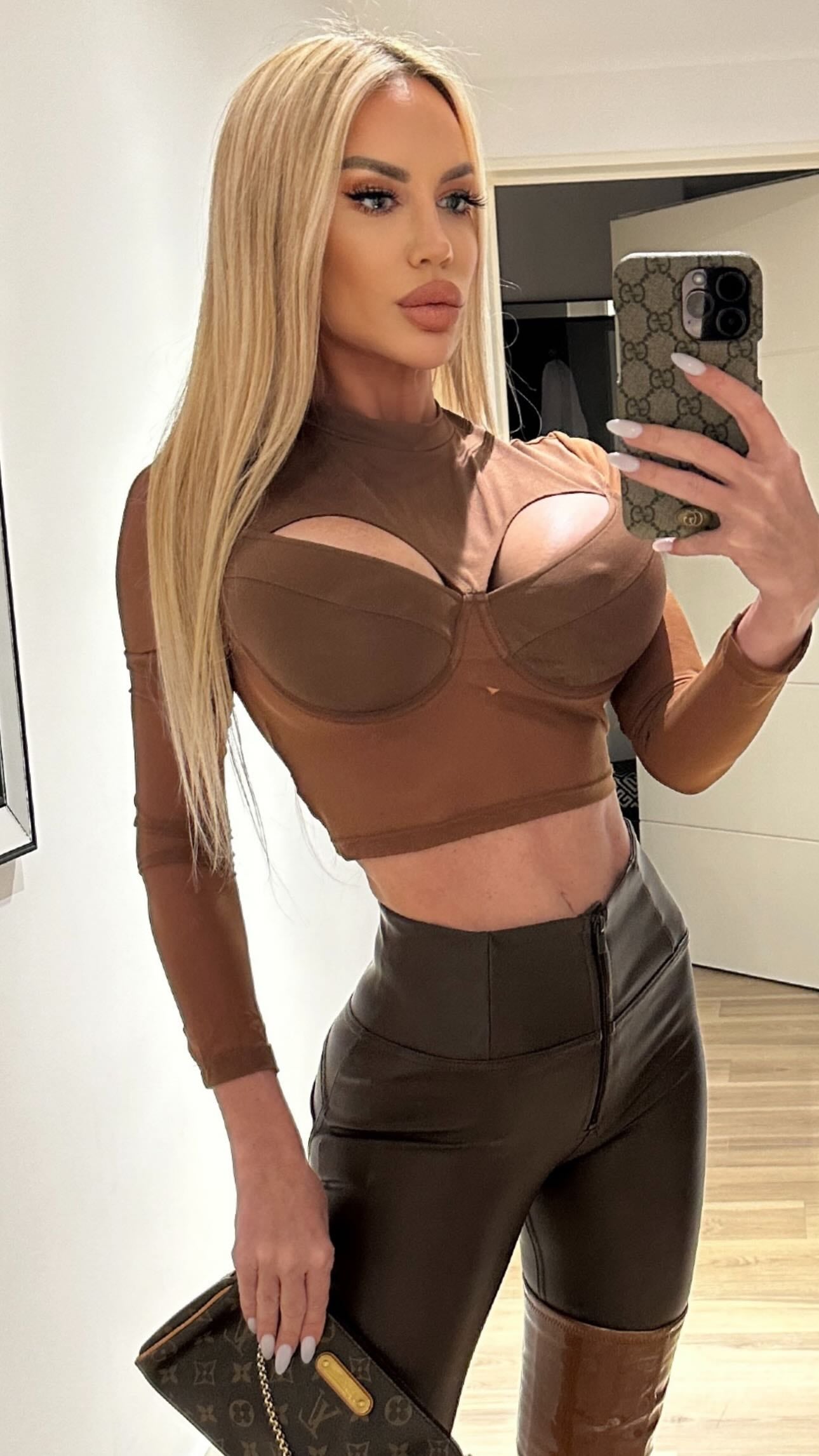 Luciana Salazar apostó por un look jugado con el color estrella de la temporada